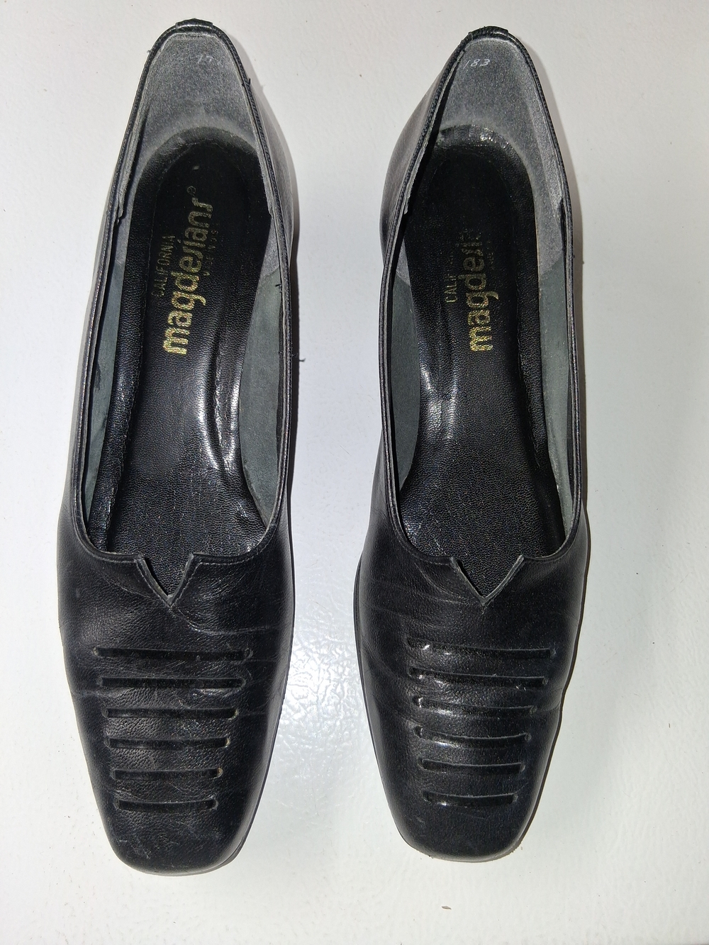 Magdelena Black Leather Women’s Low Heel Pumps